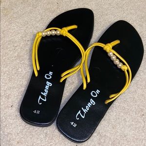 Black and yellow pearl sandals